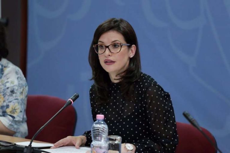 Lirimi i anëtarëve të bandave, Etilda Gjonaj heq përgjegjësitë nga qeveria e ministria