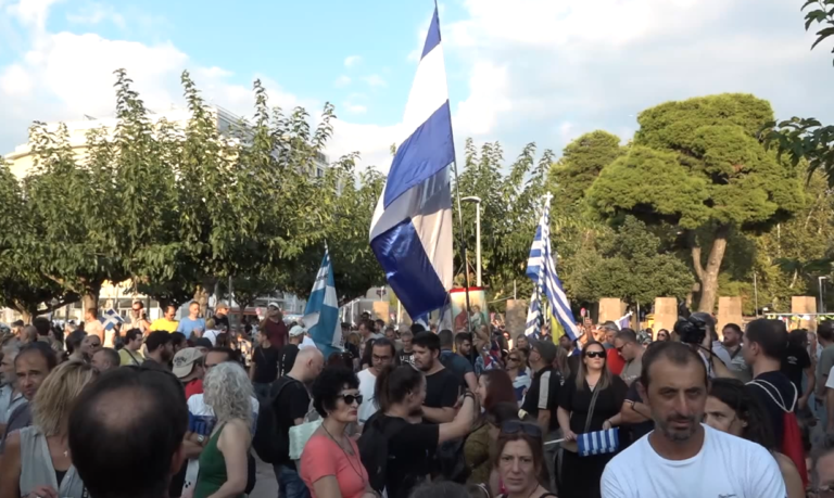 Protestë kundër kartave të reja/ Grekët: ID do të ketë çip, do na gjurmojnë!