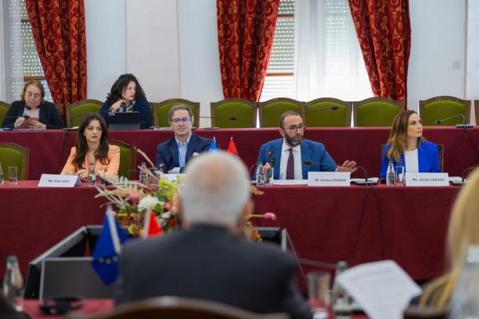 573516771_1247138204099673_5823245854424518669_n-696x464