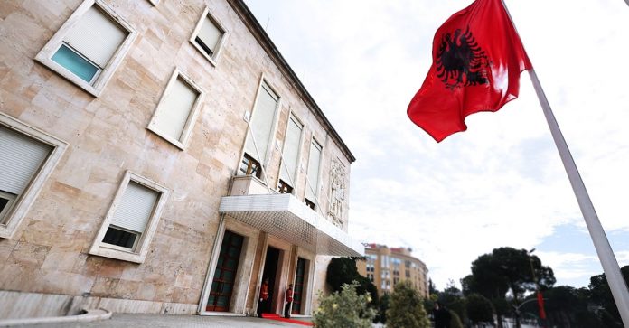qeveria-keshilli-i-ministrave-kryeministria-696x363-1